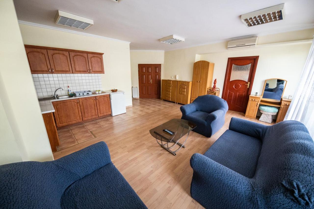 Elit Apartman Apartment Debrecen Bagian luar foto